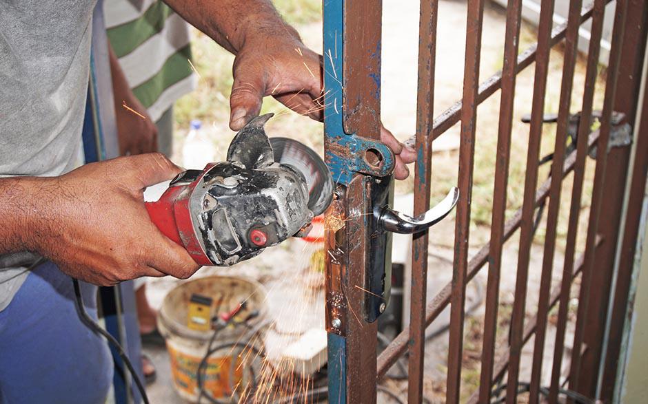 travaux à nos artisans serrurier prix Sèvres